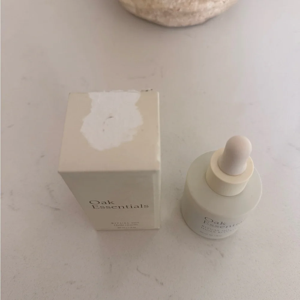 Oak Essentials Ritual Oil - Picture 2 of 5